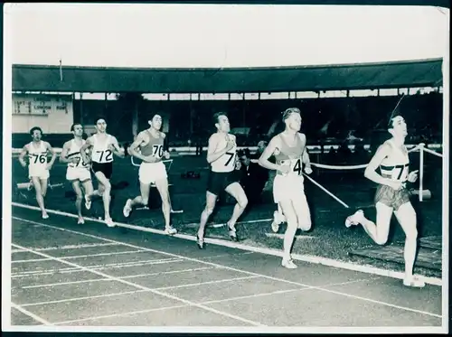 Foto Leichtathleten, Wettlauf 1957, Ibbotson, Delany, Jungwirth