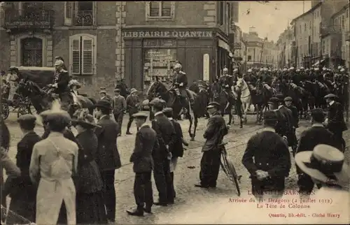 Postkarte Lunéville Meurthe et Moselle Garnison, Ankunft der 31. Dragoner 1912, Kolonnenkopf