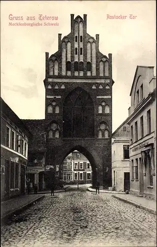 Ak Teterow im Kreis Rostock, Blick zum Rostocker Tor, Bäckerei von Carl Schmidt