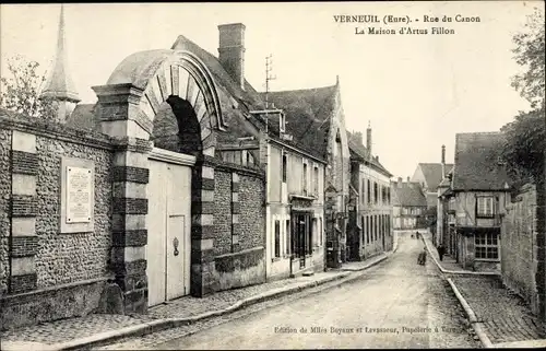 Ak Verneuil sur Avre Eure, Rue du Canon, La Maison d'Artus Fillon