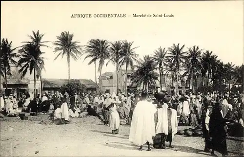 Ak Saint Louis Senegal, Marché, Senegalesen auf dem Marktplatz