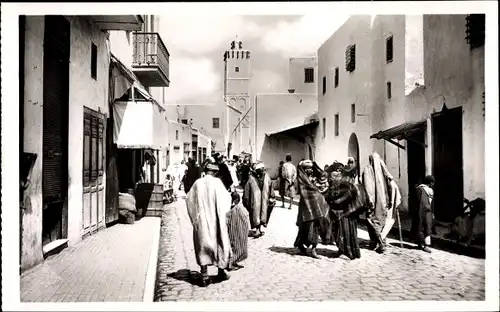 Ak Kairouan Tunesien, Vue sur la Rue Saussier, Straßenpartie