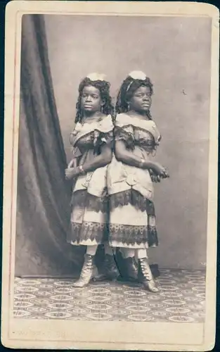 CdV Siamesische Zwillinge, Standportrait