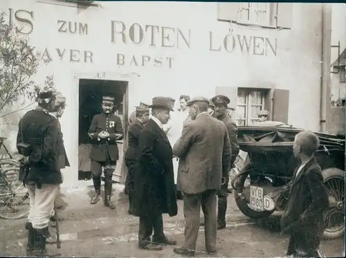 Foto Gasthaus zum Roten Löwen, Inh. Xaver Bapst, Franzosen, deutsche Polizei, Automobil