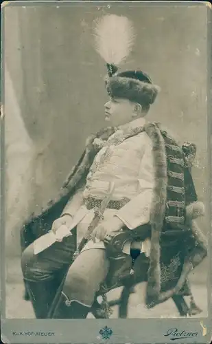 Foto Adel Österreich?, Portrait in Paradeuniform, Pelzumhang