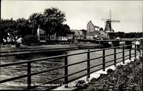 Ak Ommen Overijssel Niederlande, Fluss Vecht mit Terrassenhotel De Zon