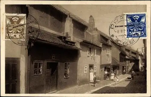 Ak Praha Prag Tschechien, Goldene Gasse, Bewohner am Haus