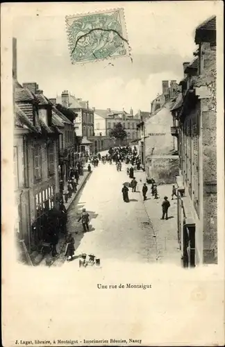 Ak Montaigut Puy-de-Dôme, Straßenpartie