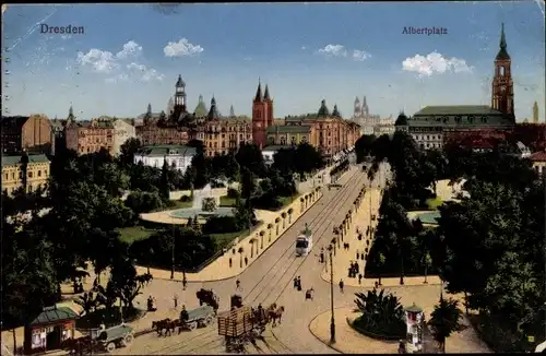 Ak Dresden Neustadt, Albertplatz, Passanten, Kutschen, Straßenbahn, Kirchtürme