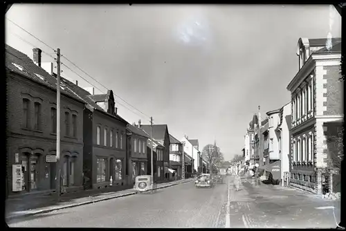 7 Glas Negative Sprockhövel im Ruhrgebiet, Kirche, Gesamtansicht, Straße