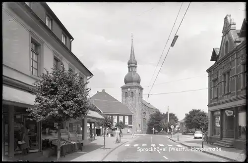 7 Glas Negative Sprockhövel im Ruhrgebiet, Kirche, Gesamtansicht, Straße