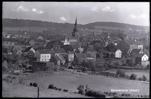 7 Glas Negative Sprockhövel im Ruhrgebiet, Kirche, Gesamtansicht, Straße