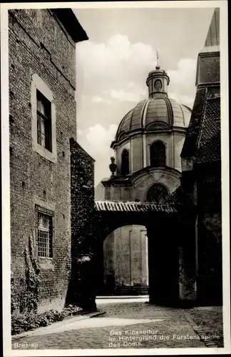 Ak Wrocław Breslau in Schlesien, Das Klösseltor, Im Hintergrund die Fürstenkapelle des Doms