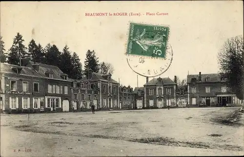 Ak Beaumont le Roger Eure, Place Carnot, Café