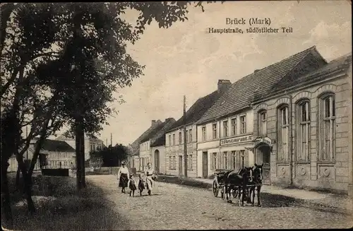 Ak Brück in Brandenburg, Blick in die Hauptstraße, südöstlicher Teil, Restaurant, Inh. August Gieram