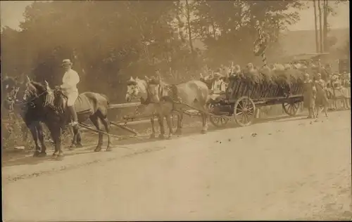 Foto Ak Leubsdorf in Sachsen, Schulfest 1924