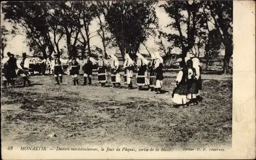 Ak Bitola Monastir Mazedonien, Danses Macédoniennes le Jour de Paques, sortie de la Messe