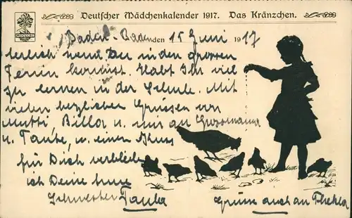 Ak Deutscher Mädchenkalender 1917, Das Kränzchen, Mädchen füttert Hühner