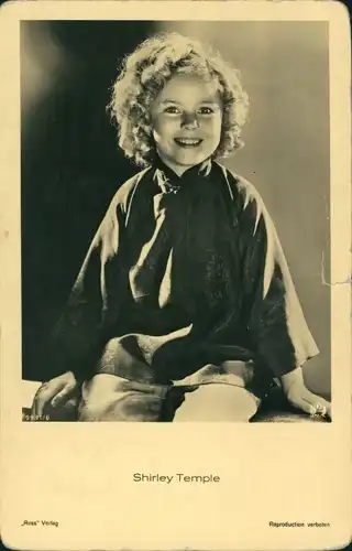 Ak Schauspielerin Shirley Temple, Sitzportrait, Lächeln
