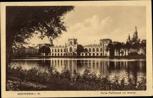 Ak Schwerin in Mecklenburg, Pfaffenteich mit Arsenal