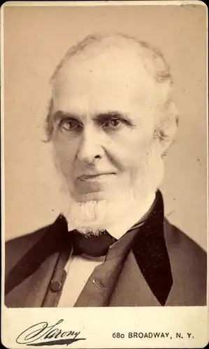 CdV Dichter John Greenleaf Whittier, Portrait