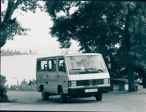 Foto Mercedes Benz Transporter MB 100 D, Kennzeichen S-EK 5820, Werkfoto, Ufer am Bodensee