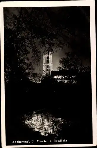 Ak Zaltbommel Gelderland, St. Maarten in floodlight