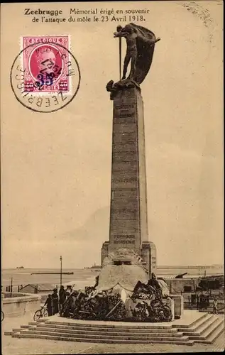 Ak Zeebrugge Westflandern, Ehrenkränze am Denkmal