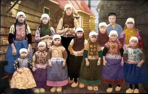 Ak Marken Nordholland Niederlande, Kinder in niederländischen Trachten, Gruppenbild
