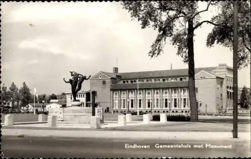 Ak Eindhoven Nordbrabant Niederlande, Rathaus mit Denkmal