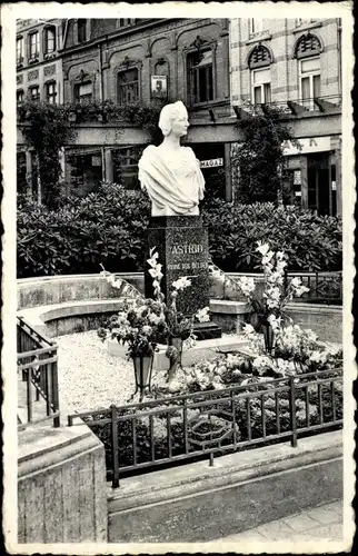 Ak Arlon Aarlen Wallonien Luxemburg, Square Astrid, Statue von Königin Astrid