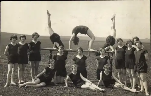 Foto Ak Limbach in Sachsen, Gruppenbild der Turnerinnen