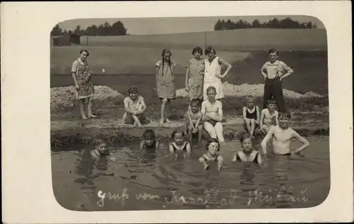 Foto Ak Mühlau in Sachsen, Kanalbad, Gruppenportrait