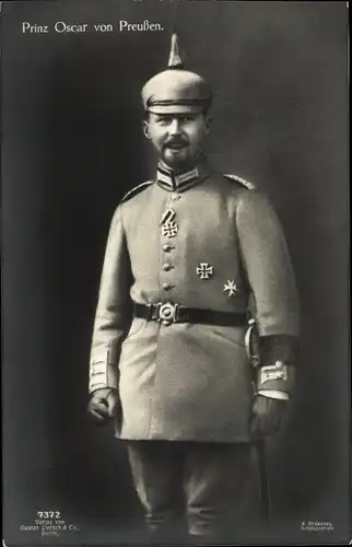 Ak Oskar Prinz von Preußen, Portrait in Uniform, Orden, Pickelhaube, Liersch 7372