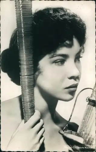 Ak Schauspielerin Leslie Caron, Portrait