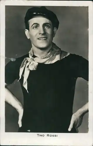 Ak Schauspieler Tino Rossi, Portrait, Tuch, Barett