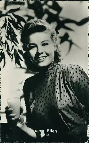 Ak Schauspielerin Vera Ellen, Portrait, Getränk