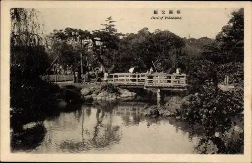Ak Yokohama Präf. Kanagawa Japan, Park, Brücke