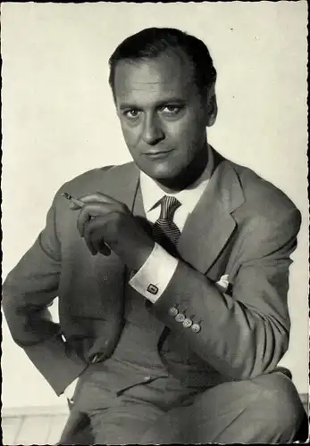 Ak Schauspieler Curd Jürgens, Portrait, Zigarette