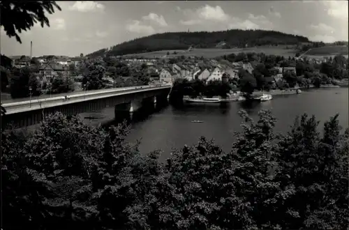 Ak Saalburg Thüringen, Am Stausee der Bleiloch-Saaletalsperre, Boote, Brücke