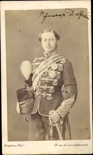 CdV Prince of Wales Albert Edward, King Edward VII, Standportrait, Husaren Uniform, um 1870