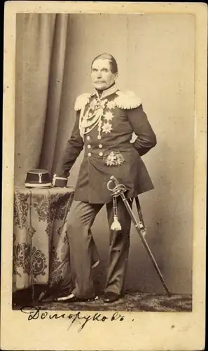 CdV Russischer Adeliger Fürst Wasili Domorukow, Standportrait, Uniform, Orden, um 1870
