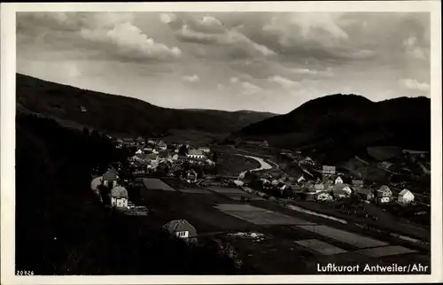 Ak Antweiler Ahr Rheinland Pfalz, Totalansicht der Ortschaft, Felder, Berge