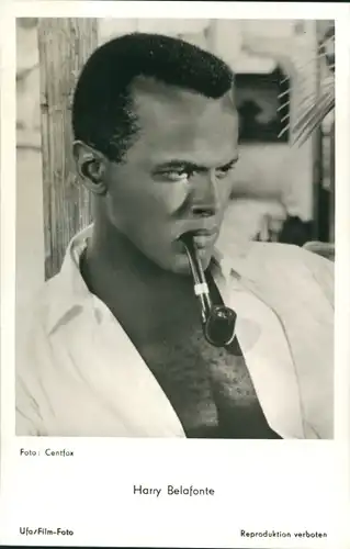 Ak Schauspieler Harry Belafonte, Portrait, Pfeife