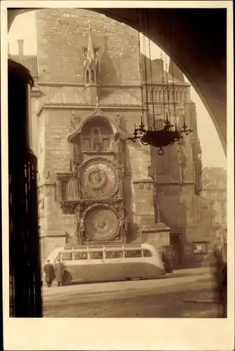 Foto Ak Praha Prag Tschechien, Bus an der Kirche