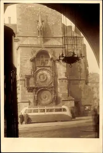 Foto Ak Praha Prag Tschechien, Bus an der Kirche