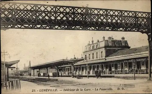 Ak Lunéville Meurthe et Moselle, Bahnhof, Fußgängerbrücke