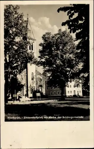 Ak Niesky Oberlausitz, Zinzendorfplatz mit Kirche der Brüdergemeinde