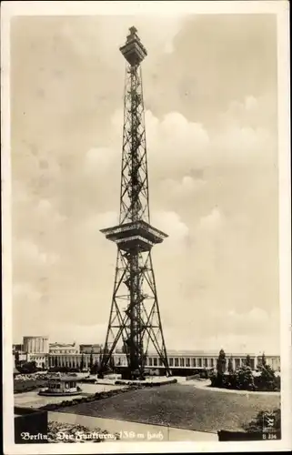 Ak Berlin Charlottenburg Westend, Funkturm mit den Messehallen, Klinke B 356