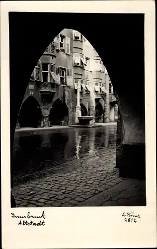 Ak Innsbruck in Tirol, Altstadt, Blick durch Torbogen